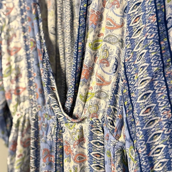 Love Tree Blue and White Paisley Top - Picture 3 of 5